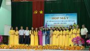 Tập thể trường mầm non Tuổi Thơ dự kỷ niệm 40 năm ngày nhà giáo việt nam tại UBND xã Định An