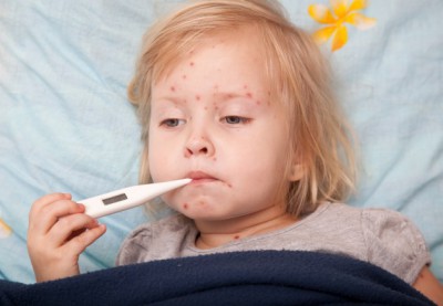 Các bệnh thường gặp ở trẻ nhỏ vào mùa mưa và cách phòng tránh