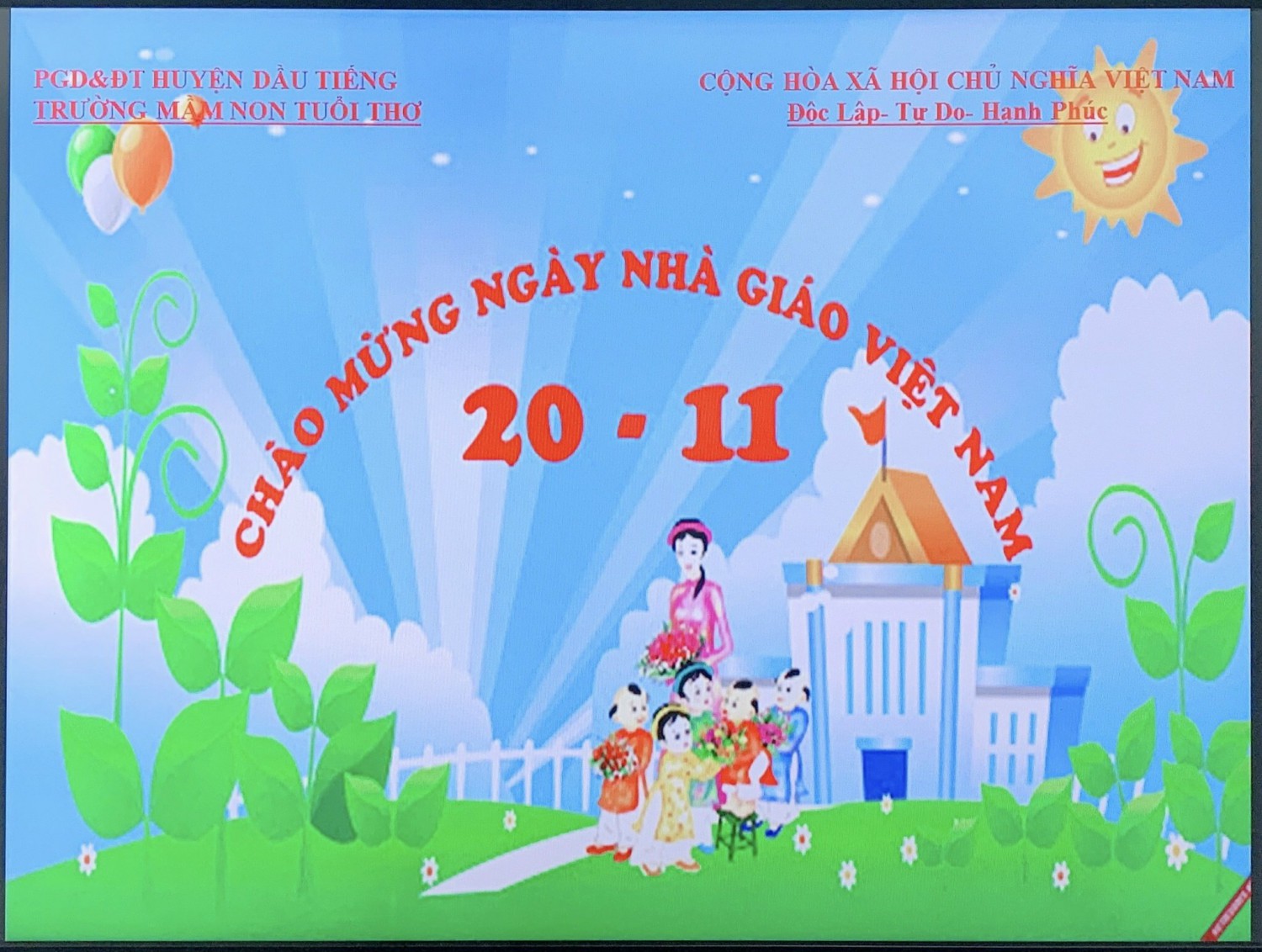 Ngày Nhà giáo Việt Nam 20/11: Chúc mừng ngày Nhà giáo Việt Nam 20/11 với các bức tranh vô cùng ý nghĩa dành tặng các thầy cô giáo. Hãy cùng nhau tôn vinh công lao và sự kiên trì của những người thầy giáo đã truyền cảm hứng, tri thức và giá trị nhân văn cho các em học sinh. Hãy cùng xem các bức tranh thật đẹp và ấn tượng! 